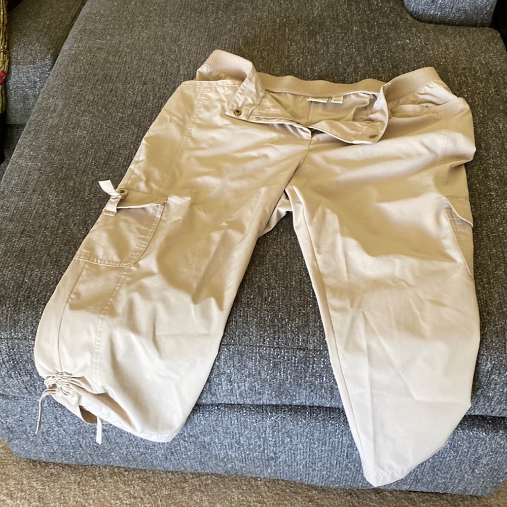 Zenergy by Chico’s tan cargo capri pants